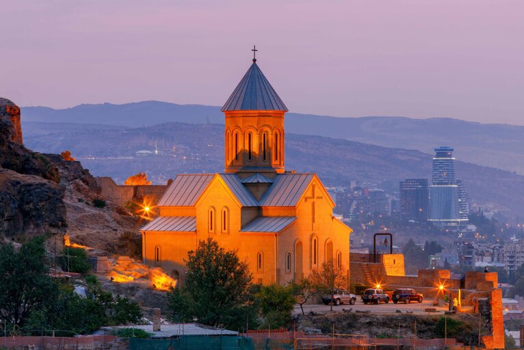 view-of-the-old-town-and-the-citadel-of-narikala-a-2025-10-06-18-53-09-utc copia.jpeg